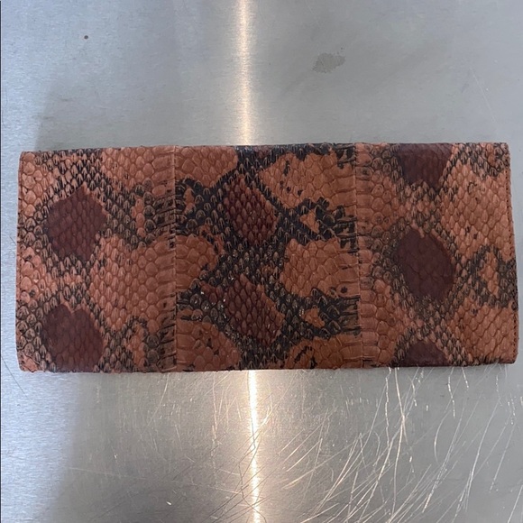SNAKE EMBOSSED CLUTCH - Picture 4 of 4